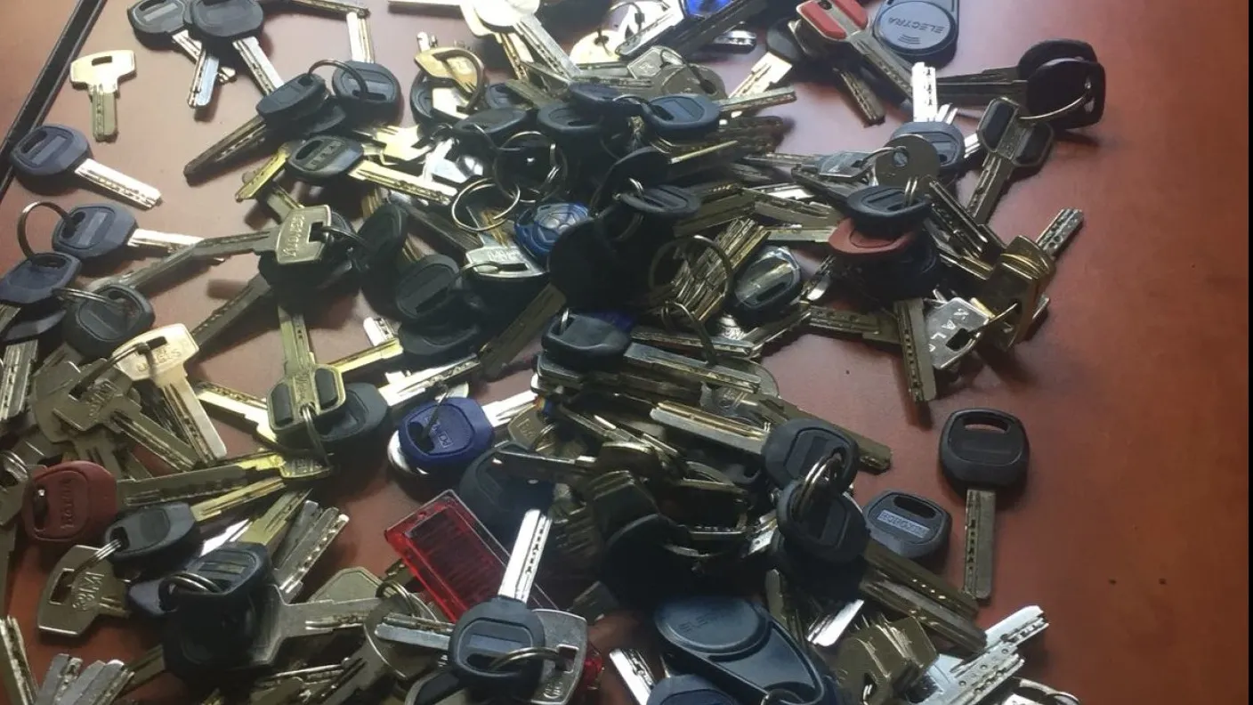 Un bărbat cu 350 de chei asupra sa, reținut de poliție. Ce făcea suspectul