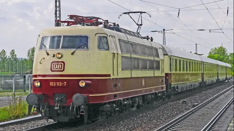 Copil din Iași dus de urgenţă la București, după ce a suferit arsuri pe un vagon de tren