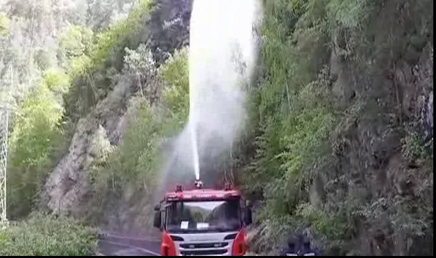 Incendiu lângă Transfăgărășan. Se acționează cu un elicopter de la M.A.I.