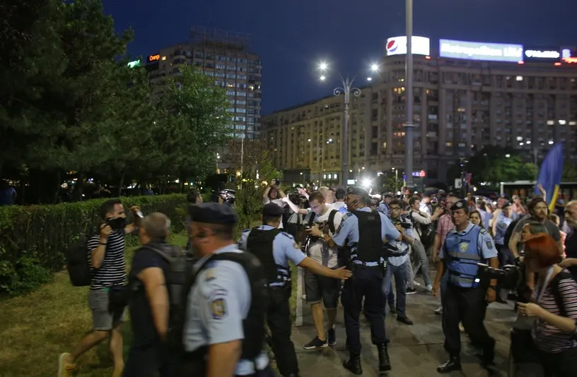 Legea controversată care dă puteri sporite Poliției și Jandarmeriei, pe masa CCR