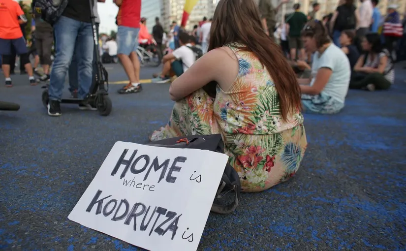 Noi proteste în Piaţa Victoriei, faţă de decizia CCR (VIDEO)
