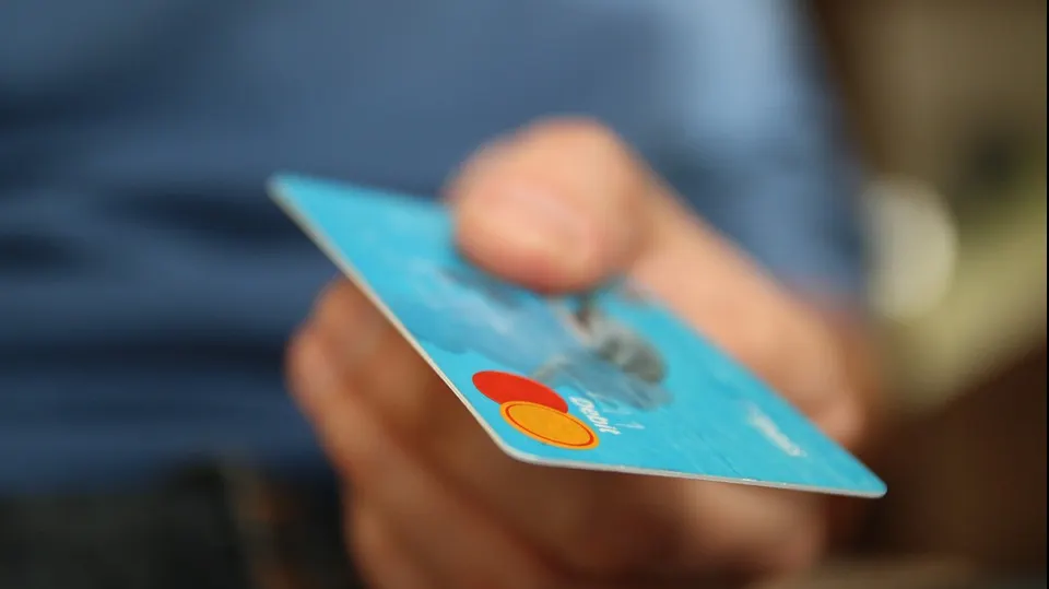 Cele două situații în care n-ar trebui să plătești cash