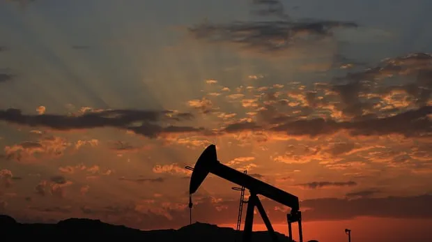 Prețul petrolului a explodat după anunțul lui Trump. Urmează o vară fierbinte