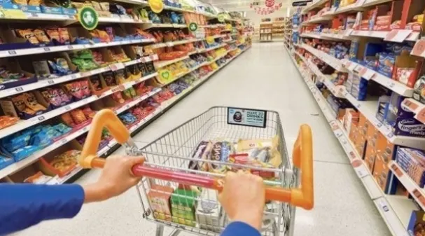 Cea mai mare ţeapă din supermarketuri. Ce fac angajaţii fără ca tu să îţi dai seama
