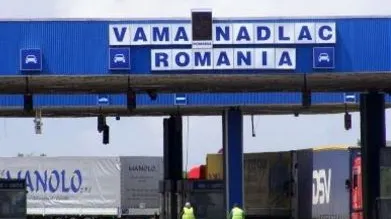 Aglomerație la frontiera de vest. În ultimele ore, peste 2.500 de autotrenuri au ieșit din țară