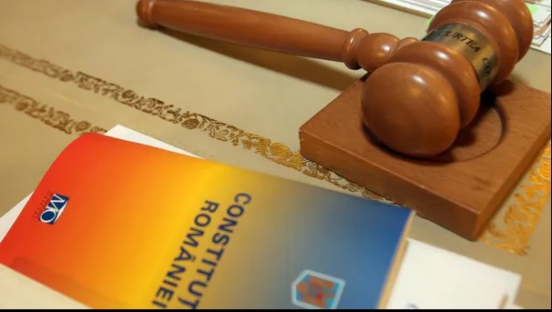 CCR discută, marţi, sesizarea lui Iohannis asupra modificării Legii privind referendumul