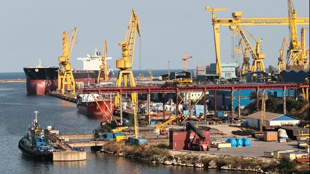 Protest la Santierul Naval Mangalia. Salariații acuză “moartea clinică” a șantierului