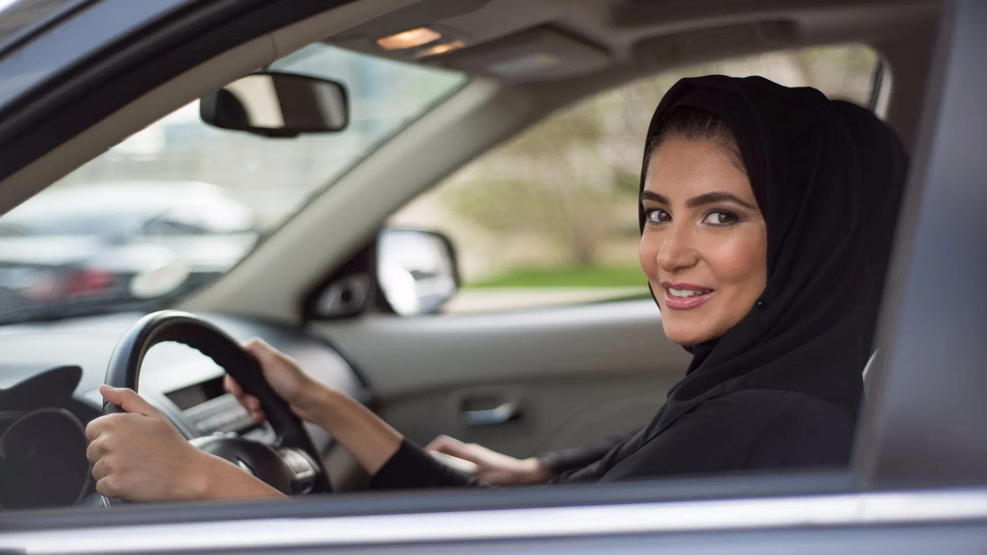 Arabia Saudită a început să elibereze permise de conducere femeilor