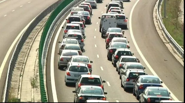 AGLOMERAŢIE pe Autostrada Soarelui din cauza unui accident în lanţ. Circulaţie restricţionată