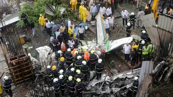 TRAGEDIE AVIATICĂ, în India: mai mulţi morţi, după ce un avion s-a prăbuşit, în flăcări!