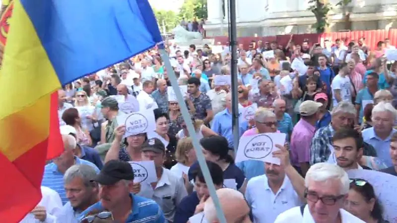 Proteste masive la Chișinău după invalidarea mandatului lui Andrei Năstase