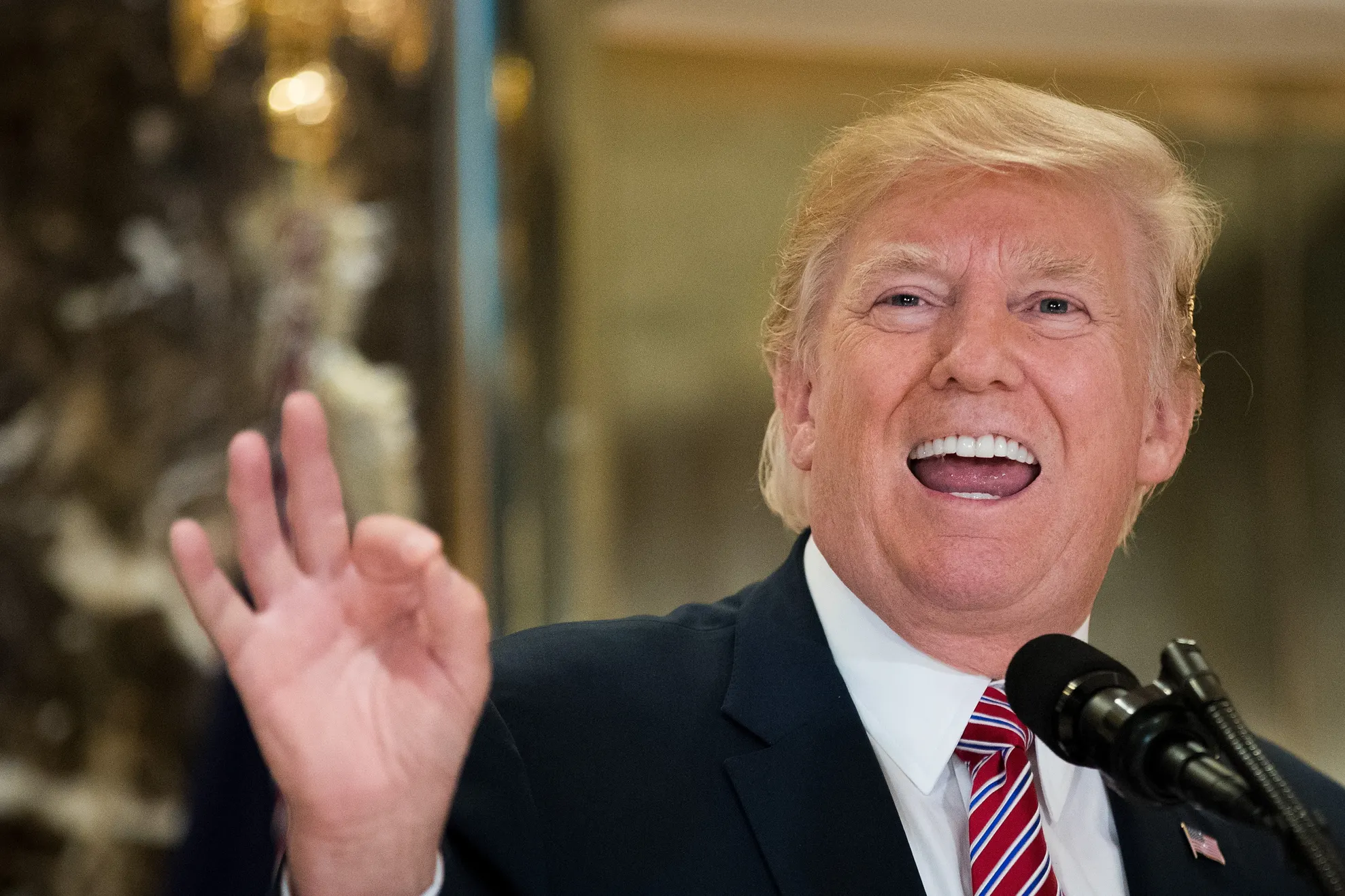 Donald Trump afirmă că are 'dreptul absolut' de a se graţia