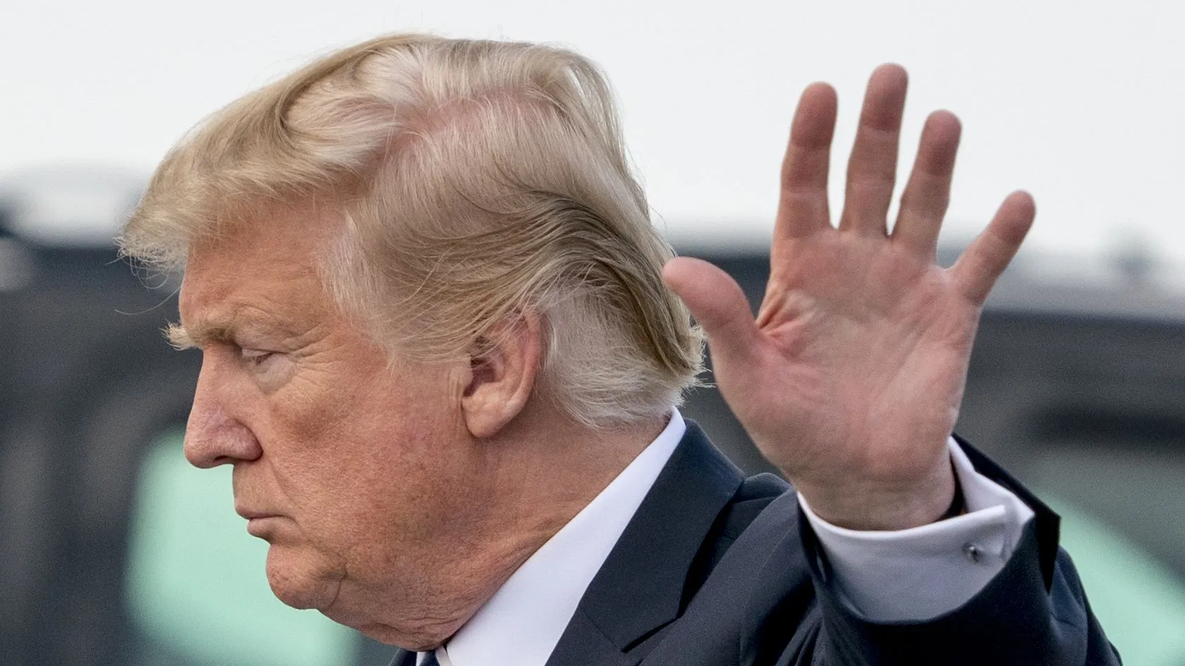 Donald Trump contestă decizia instanţei care îi interzice blocarea internauţilor pe Twitter