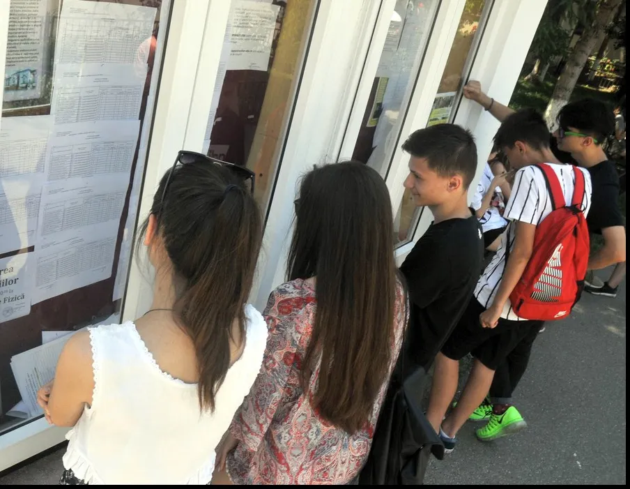 Rezultate Evaluare Națională 2018 - 32 de medii de 10 la Iași