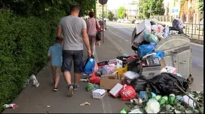 Tot mai multe instituţii cercetează scandalul gunoaielor de la Arad