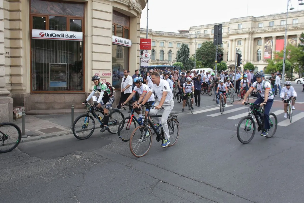 Klaus Iohannis: "Ce bine ar fi să fim uniți!". Șeful statului a mers din nou cu bicicleta