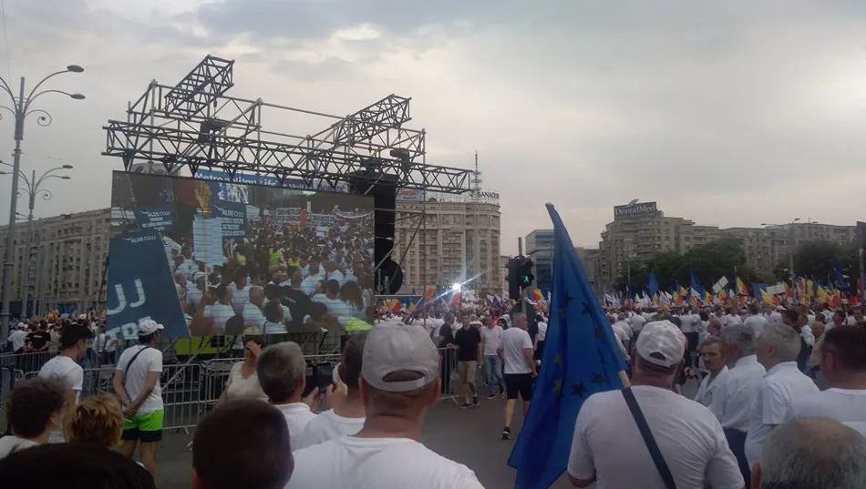 VIDEO. Abuz la mitingul PSD: Un organizator cerea bani pe apa care trebuia să fie gratis