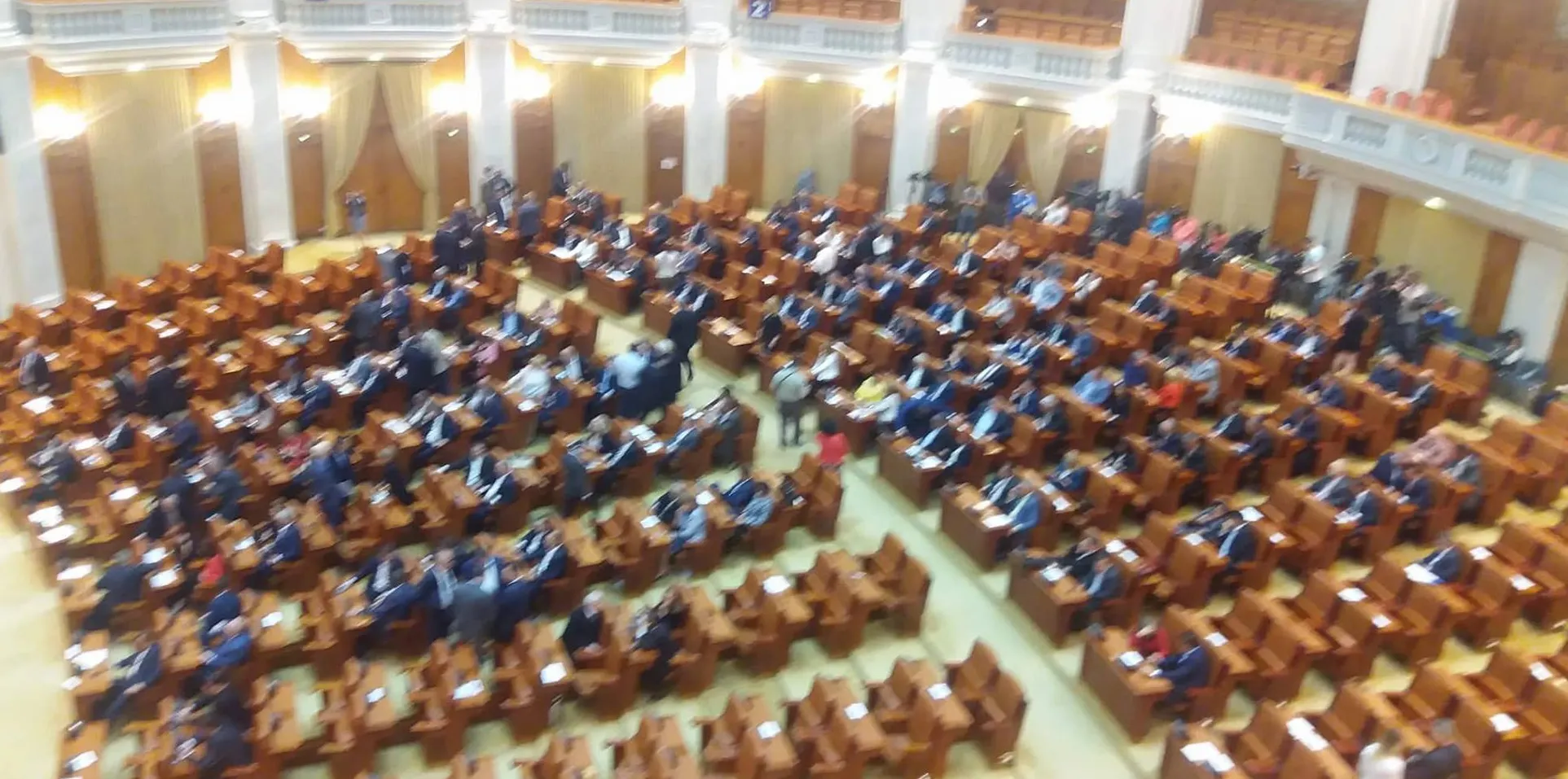 Ziua moțiunii. Unde s-au blocat negocierile dintre PNL și Ponta. Care ar fi miza pentru UDMR