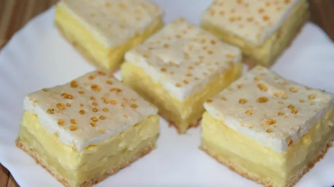 Prăjitura perfectă pentru zilele de vară. Răcoroasă şi delicioasă. Reţeta din caietul bunicii
