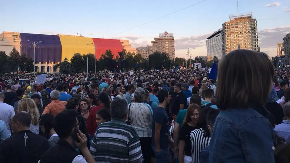 Un taximetrist și clienții săi, bătuți de jandarmi