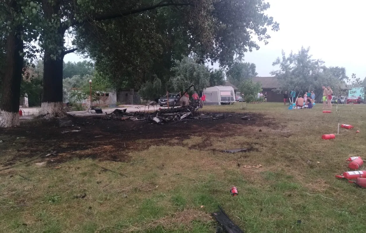 Explozie în stațiunea Mamaia. O rulotă a fost complet distrusă