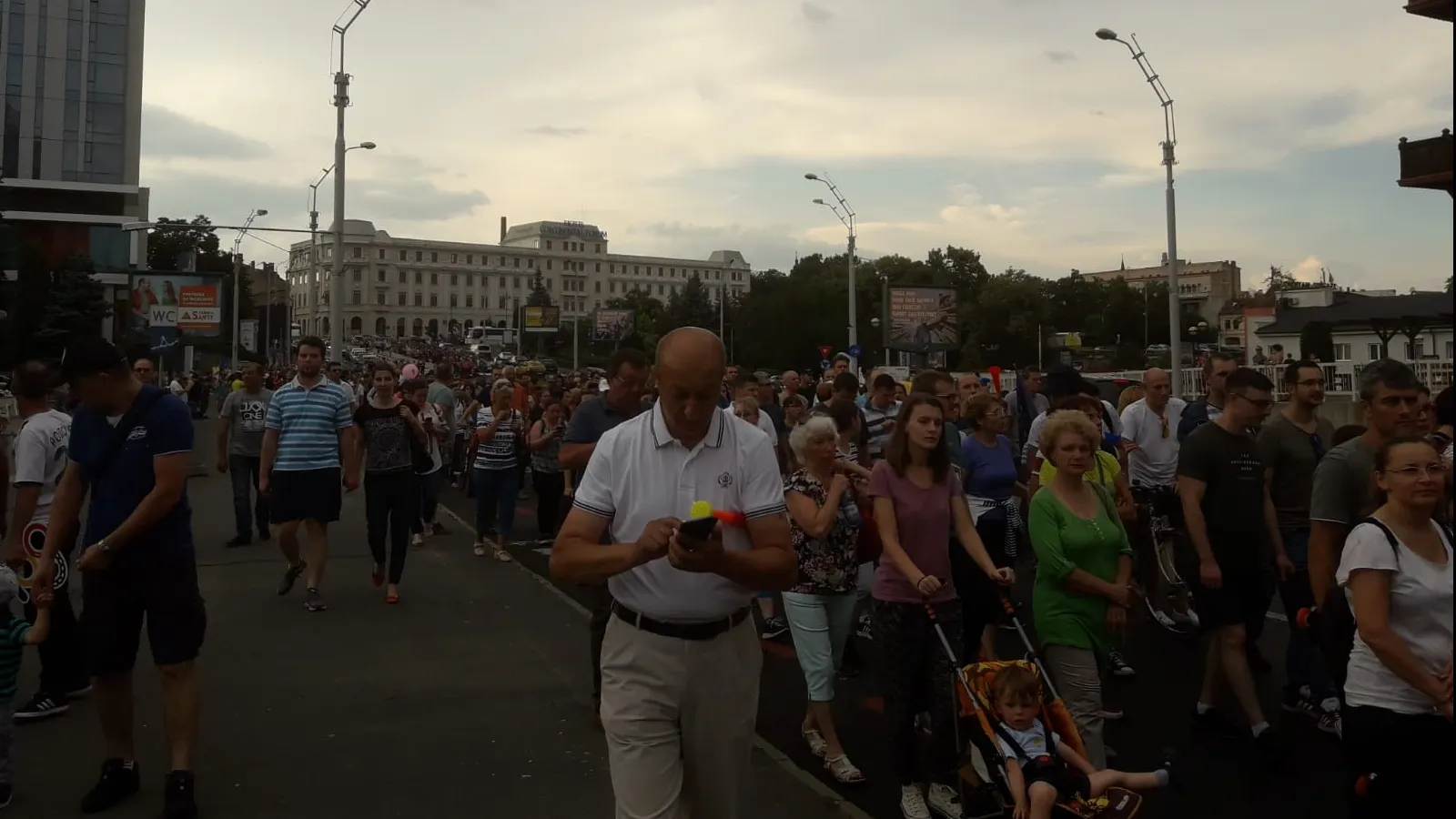 „Iohannis, nu ceda, Sibiul e de partea ta!” 4.000 de sibieni, în stradă