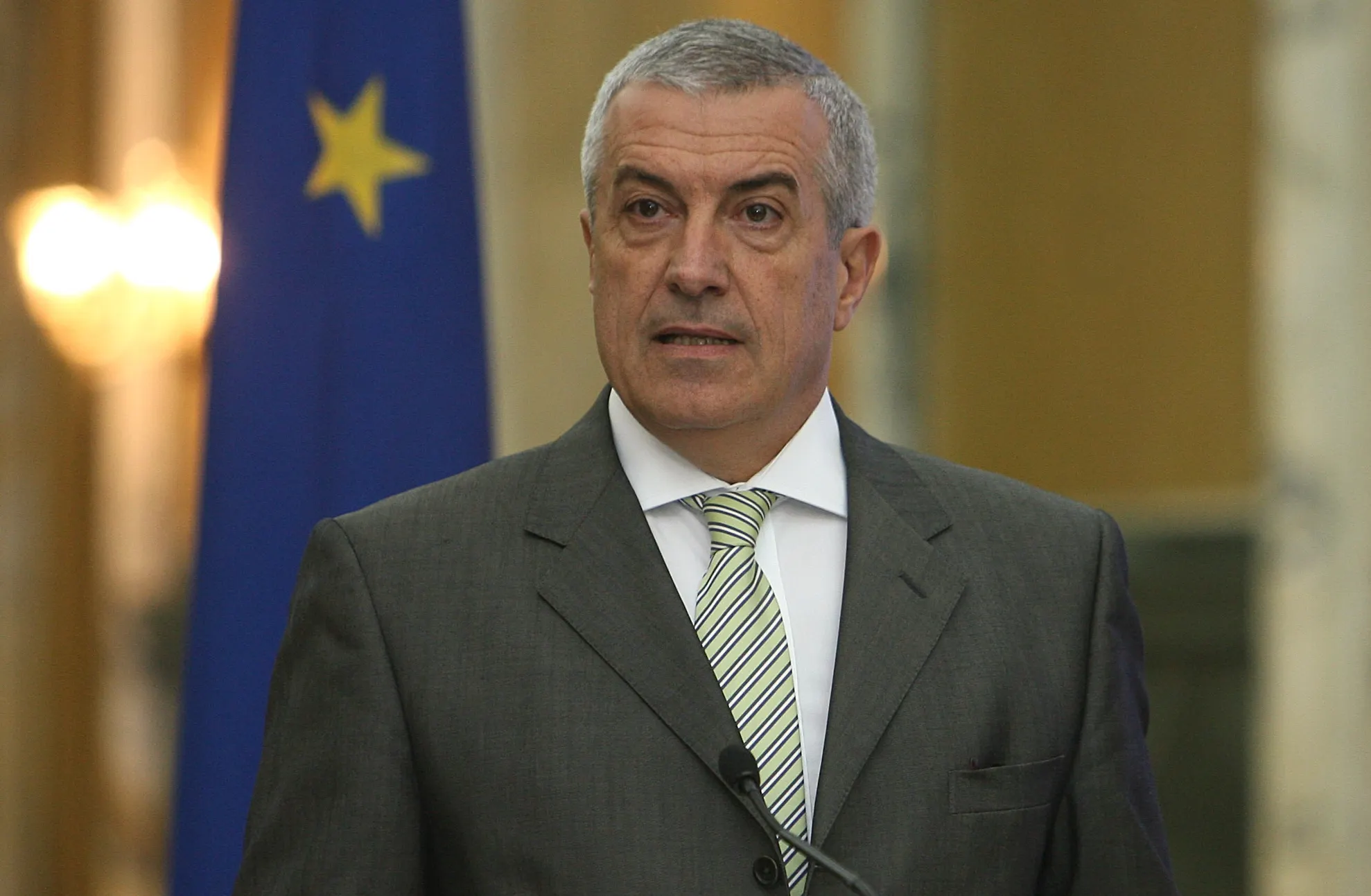 Tăriceanu intervine în criza momentului. "Trecem în aceste zile printr-un moment critic"