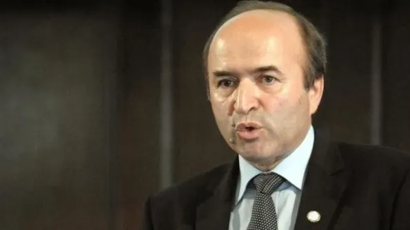 Acuzaţii la nivel înalt. Orban, către Toader: Să recunoască public că a fost recompensat