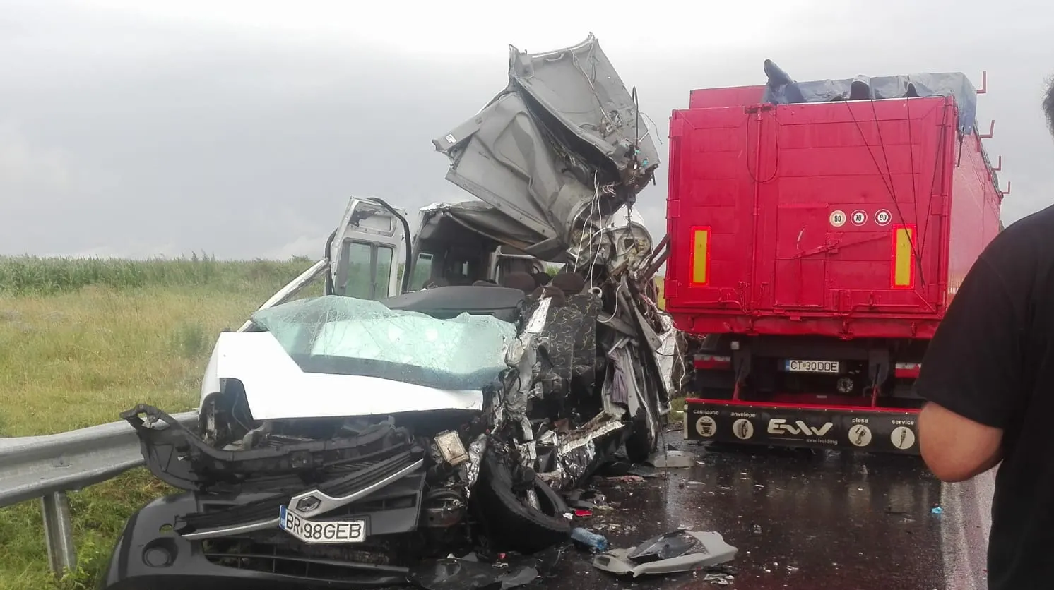 Accident rutier grav: două persoane au decedat şi patru au fost rănite în judeţul Brăila
