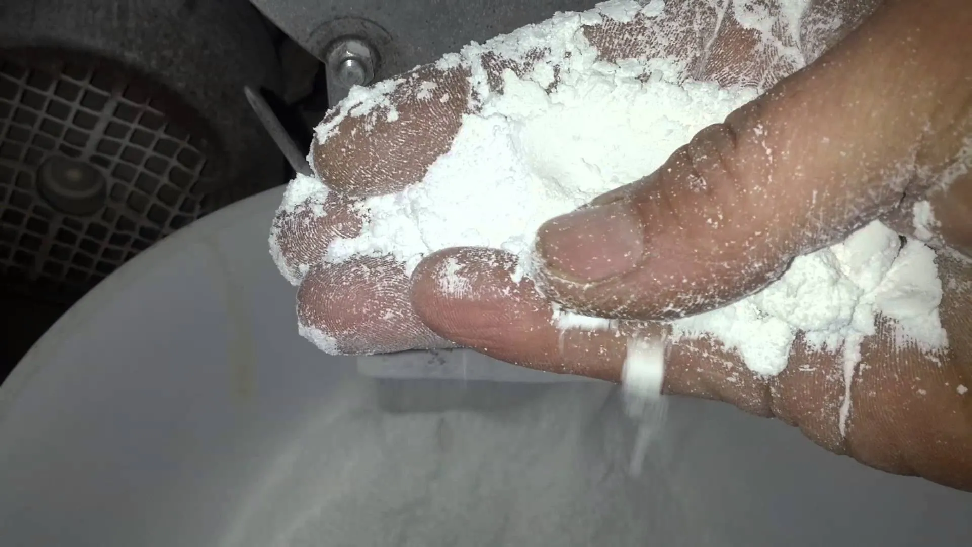 Otrava pe care o mânânci în fiecare zi! Trebuie să renunţăm la ea cât mai repede