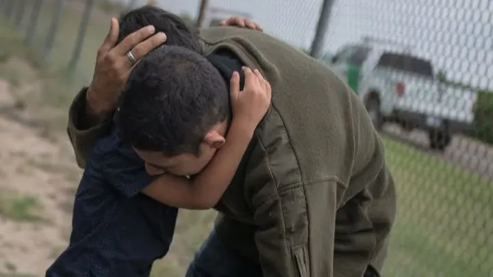Drama copiilor separaţi de părinţi la intrarea în SUA continuă: "Nu mai ştiu nimic de fiul meu"