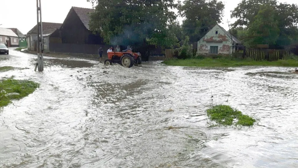 Avertismentul hidrologilor! E COD GALBEN de inundaţii. Judeţele afectate
