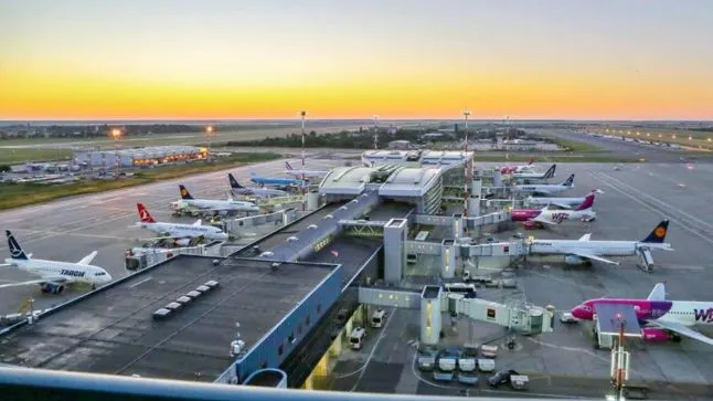 O aeronavă a aterizat de urgenţă pe Otopeni: Unei pasagere i s-a făcut rău