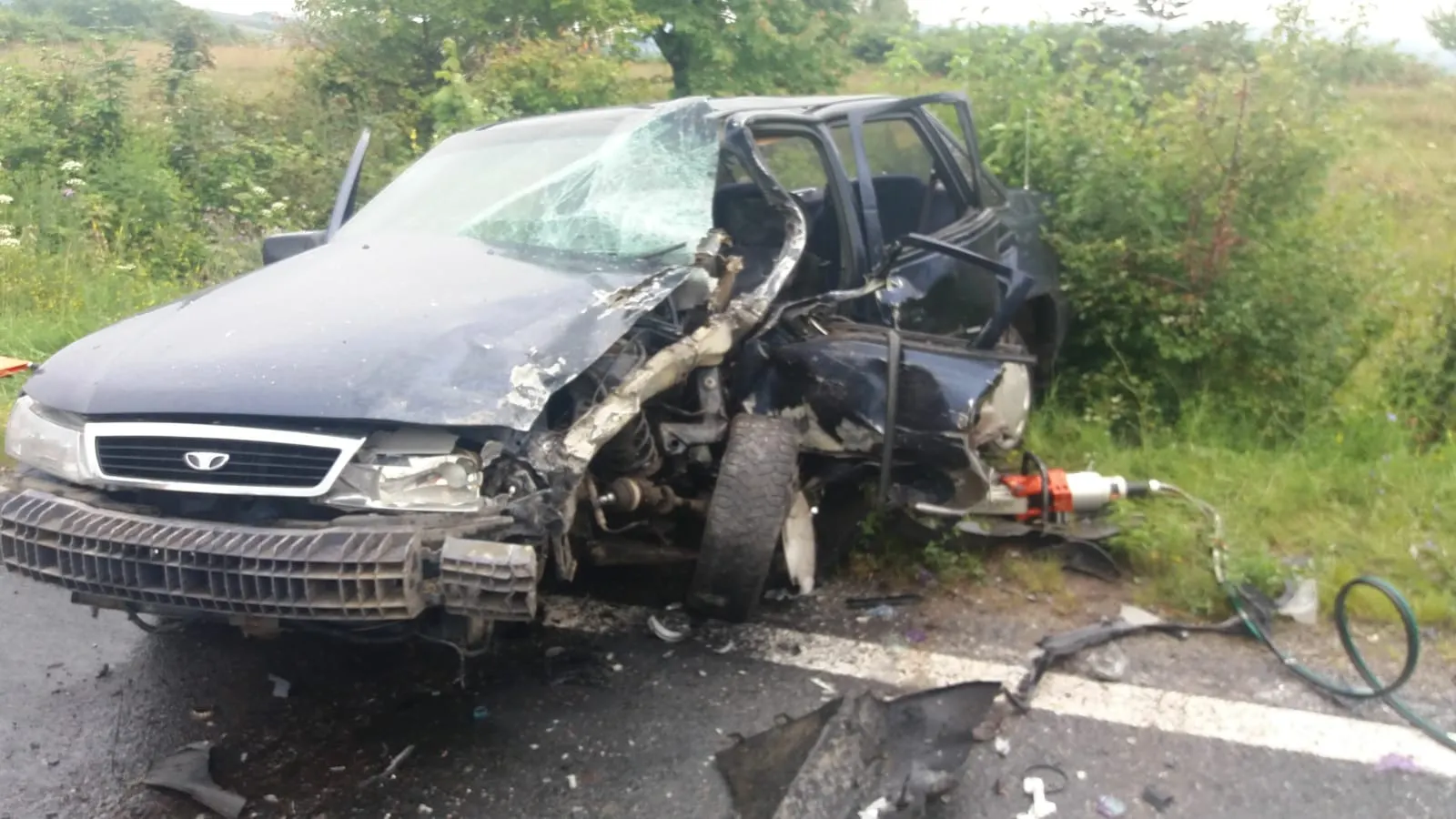 Ambulanță implicată în accident rutier pe DN 58. Imagini cumplite