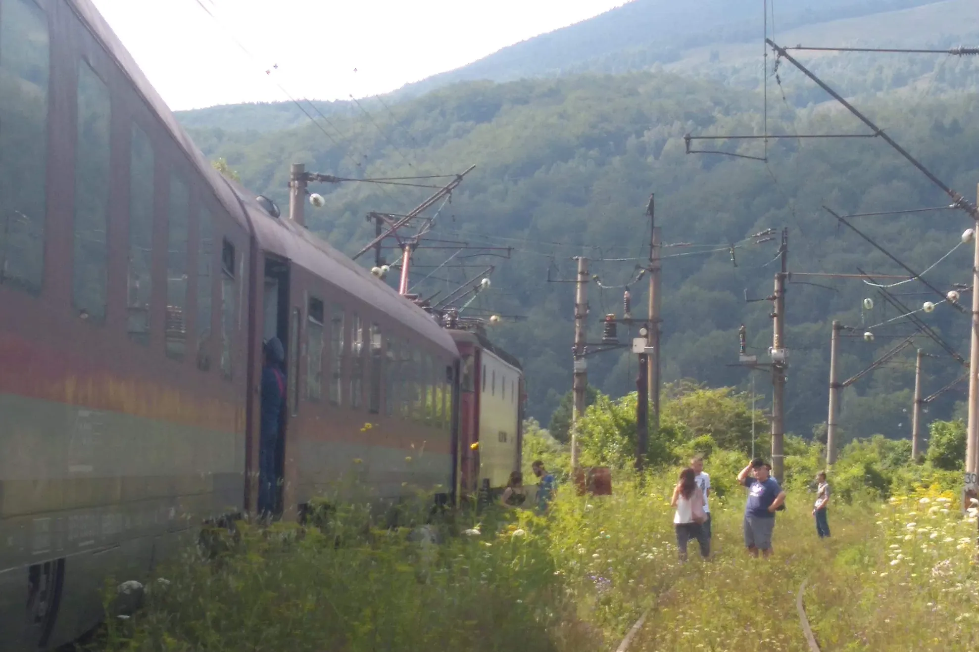 Bătaie de joc marca CFR; ştii când pleci, nu şi când ajungi!