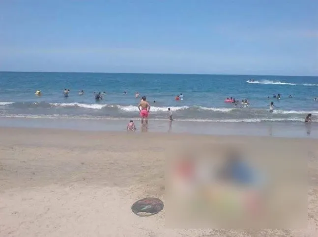 Oare ce a fost în capul lor? Turiştii, miraţi la mare. Ce au adus 3 copii pe plajă