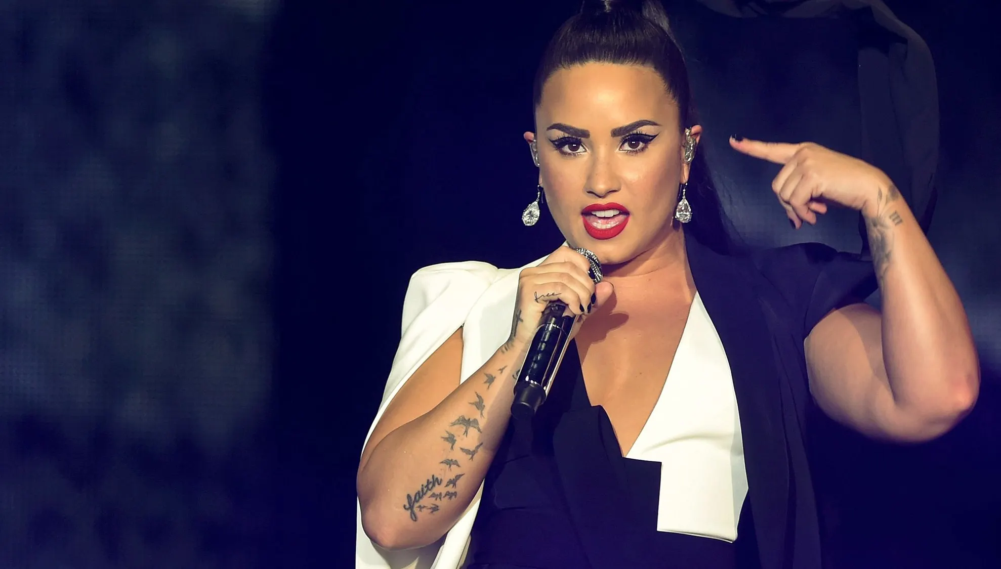 Vedeta pop Demi Lovato, internată de urgență după o supradoză