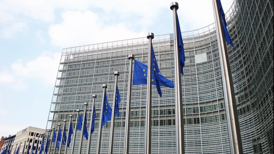 Juncker și Mogherini, înșelați telefonic de farsori ruși care s-au dat drept premierul Armeniei