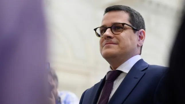 Eduard Hellvig, somat să ancheteze cazul Generalului Dumbravă, după acuzațiile de plagiat
