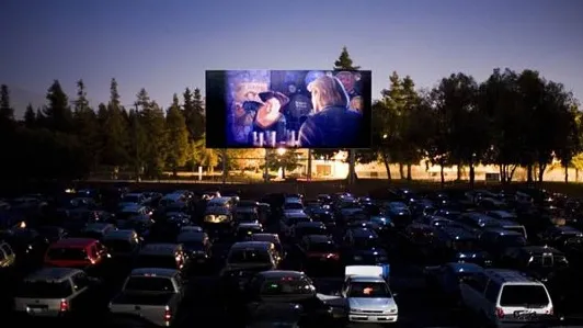 Întâlnire de groază! Bărbatul cu care a luat cina i-a furat maşina pentru a merge la film cu alta