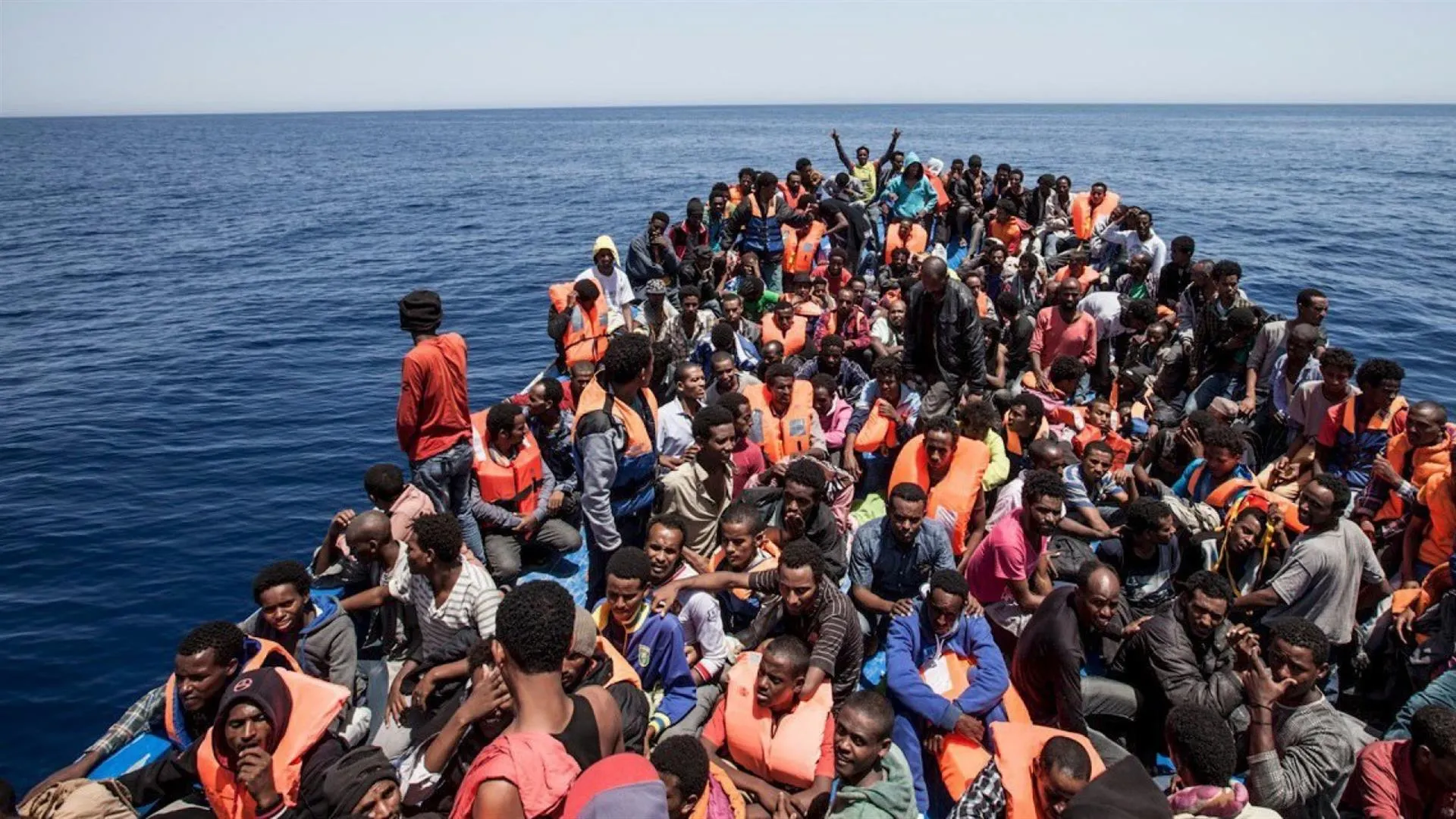 Migranți pe mare - imagine de arhivă