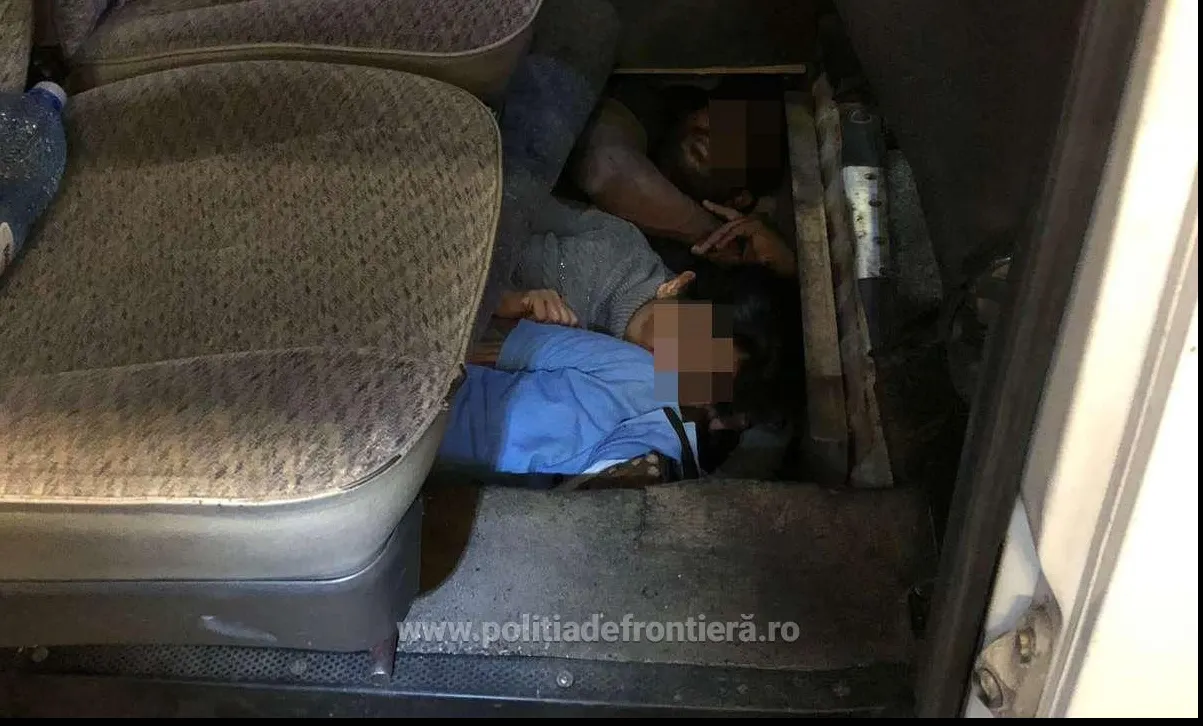 Migranţi din Sri Lanka, ascunși în podeaua unui microbuz pentru a ieși din România