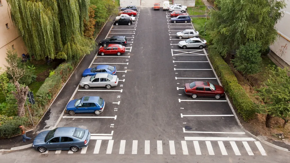 Parcare gratuită pentru autovehicule electrice. Unde se întâmplă aşa ceva
