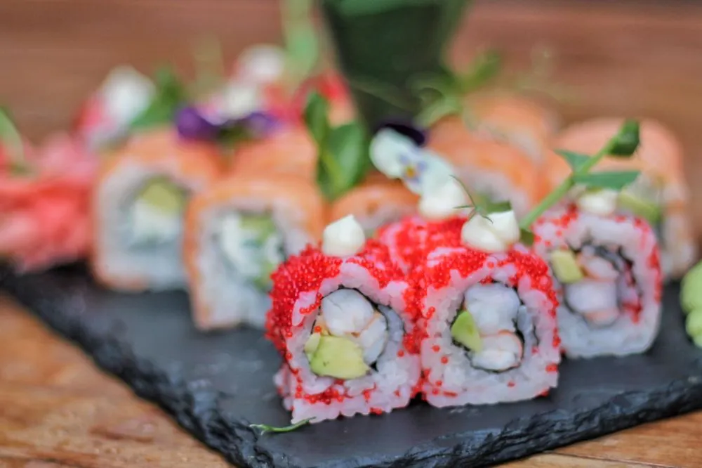 Începe weekendul cu o seară de sushi alături de prieteni! (P)