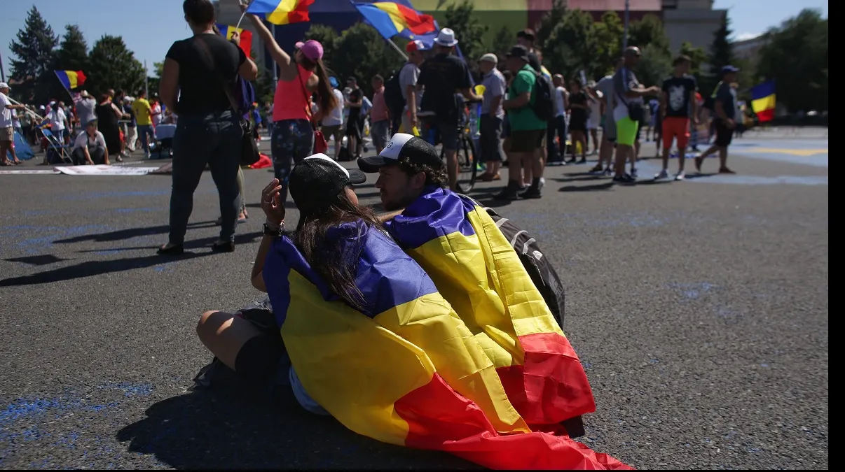 Proteste după anunțul de revocare a lui Augustin Lazăr