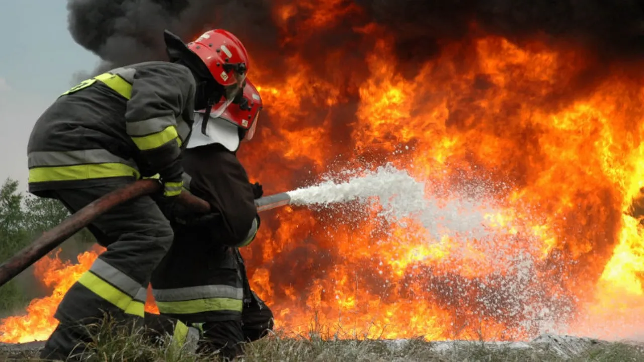 Ialomiţa: Incendiu la o fabrică chinezească din Fierbinți