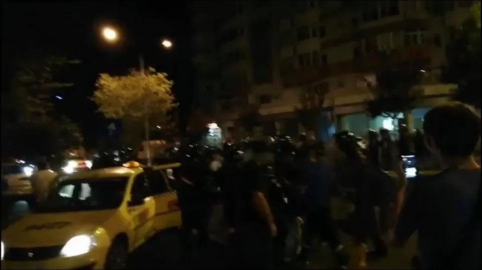 VIDEO șocant. Turiști israelieni, scoși din taxi, bătuți de jandarmi pe 10 august. Apelul ambasadei