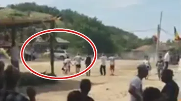 Momentul în care şoferul BEAT întră cu maşina într-un grup de copii, în Galaţi. Imagini şocante