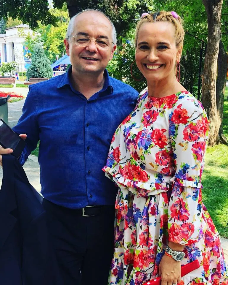 Poză neaşteptată de la UNTOLD. Cu cine apare Emil Boc în fotografie