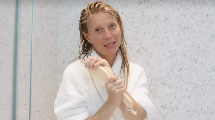 Gwyneth Paltrow arată fabulos fără machiaj, dar are un obicei ciudat